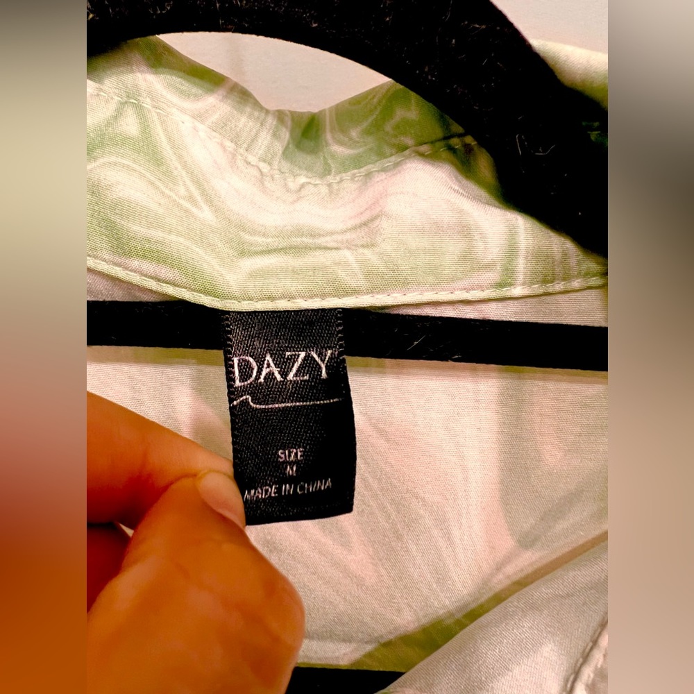 DAZY - Picture 3 of 4